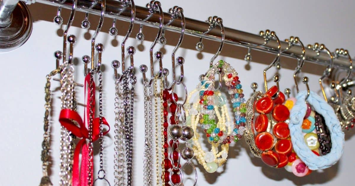 How to Make a Towel Bar Necklace Hanger for the Wall